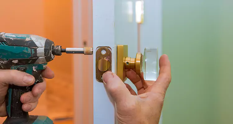Broken Door Knob Fix in Iona, FL